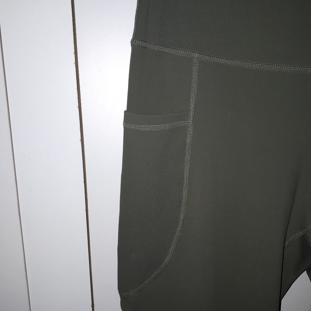 NWOT Yoga Pant Flare Led Sz L